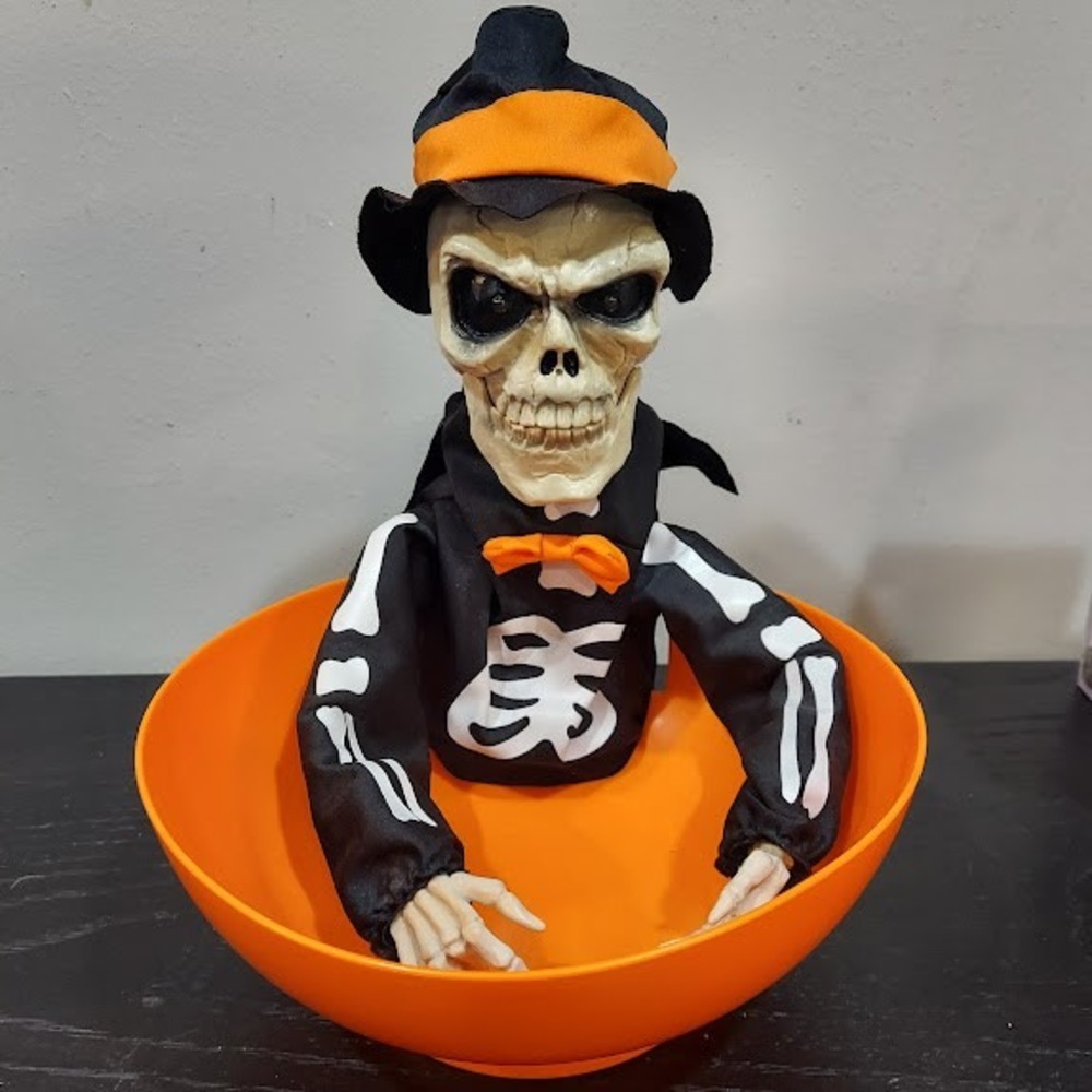 Magic Power Co 2007‎ Animated Skeleton Candy Bowl Halloween Motion Prop Orange